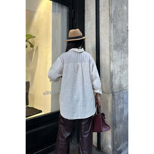 Chemise en lin rayée surdimensionnée pour femme Vitruvia, couleur naturelle, respirante, décontractée, à porter au quotidien - Product Image 1