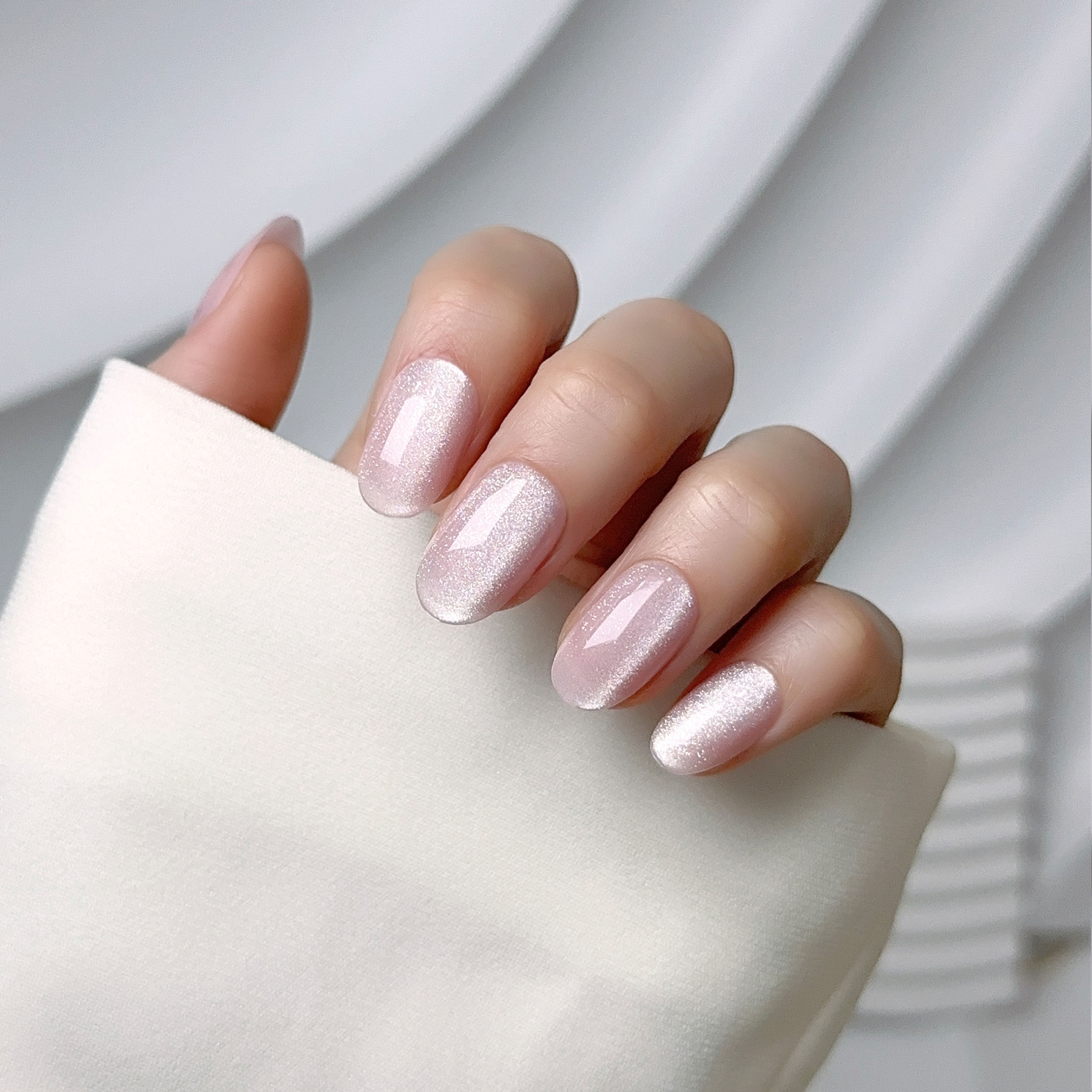 AIERFEI Wholesale High Quality Stunning Cat Eye Press on Nails Short Oval Woman False Nails Tips Nude Artificial Fingernails