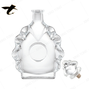 Bouteilles en verre vides personnalisées classiques avec logo, 500 ml, pour vodka, brandy, whisky et tequila, avec bouchon couronne et impression sérigraphique - Product Image 4
