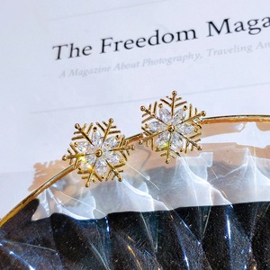 Orecchini a Forma di Fiocco di Neve per Donne, Design Vintage, Accessori per Orecchie da Indossare Quotidianamente - Product Image 4