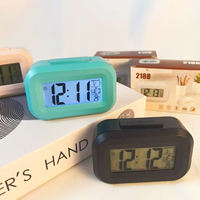 Mini horloge de table numérique LCD avec alarme, fonctionnant sur piles, horloge électronique avec date, semaine, température, calendrier, fonction snooze et minuterie pour enfants