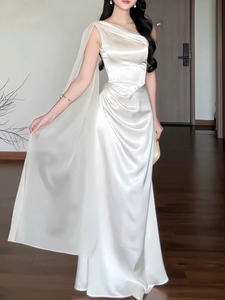 Vestido Maxi Asimétrico Blanco Tejido con Cintura Natural, Un Hombro Descubierto y Drapeado, Sin Mangas, para Fiesta, Hecho en Vietnam - Product Image 5