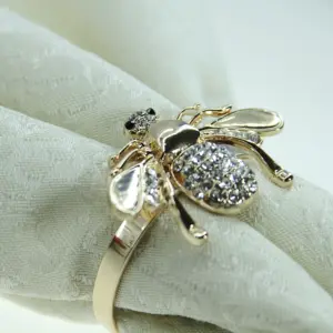 고품질 qn19102201 를 가진 결혼식을 위한 우단을 가진 싼 부피 금은 꿀벌 금속 냅킨 반지