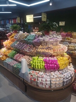 Étagère de supermarché de nouvelle conception, présentoir multi-niveaux en bois et en fer pour le pain et les bonbons