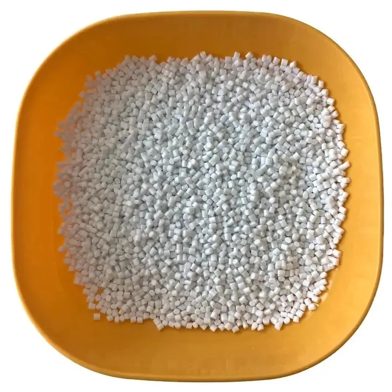 Pellet di plastica materiale grezzo colore naturale granello bianco bottiglia grado di poliestere trucioli per acqua potabile