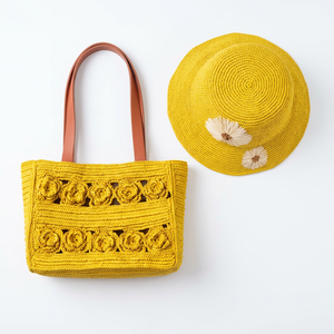 Bolso de Hombro de Rafia Floral Hecho a Mano en Madagascar, Marca ANA, con Dos Asas, Cierre de Cremallera, Forro de Poliéster, para Todas las Temporadas - Product Image 1