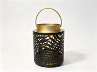 Lanterne en métal ajourée à motif de feuille noire, lanterne décorative portable en fer avec bordure dorée, option d'éclairage LED personnalisable