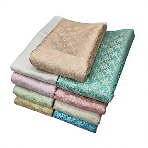 Tissu en soie Banaras brocart jacquard doux et élégant pour saris, robes, confection de vêtements de mariée, robes de soirée, et tissu non tissé indien pour garçons et filles - Product Image 1