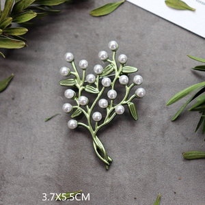 Pin Enamel Tanaman Hijau Buatan Tangan Kreatif dan Indah, Corsage Wanita, Pin Mutiara Retro, Aksesoris Mantel, Perhiasan - Product Image 6