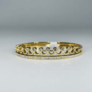 Brazalete de moda en acero inoxidable 316L con baño de oro PVD y cristales transparentes para mujer, accesorio de joyería. - Product Image 1