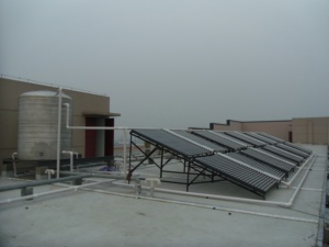 Sistemas de Colectores Solares de Energía Térmica con Tecnología de Tubos Evacuados, Conexión Dividida, Acero Inoxidable, Garantía de 3 Años para Hoteles - Product Image 3
