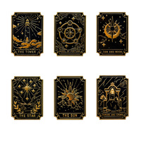 Broche vintage en émail Tarot, style gothique noir et or, avec motifs Tour, Soleil, Lune, Étoile et Roue de Fortune, accessoire de bijouterie mystique