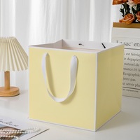 Sacs cadeaux en papier carrés à base large pour bouquets de fleurs et emballages de gâteaux