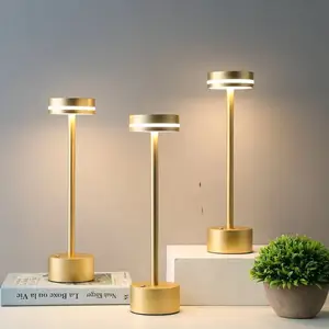 Декоративная аккумуляторная металлическая настольная лампа