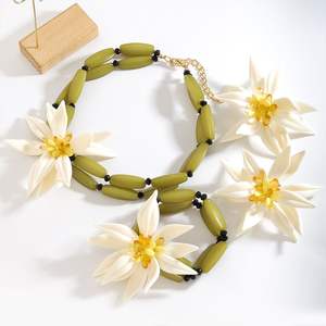 Personalizado al por mayor de moda de lujo conjunto de joyería de doble pila de flores blancas estambres flor grande pendientes Collar Choke pulsera - Product Image 4