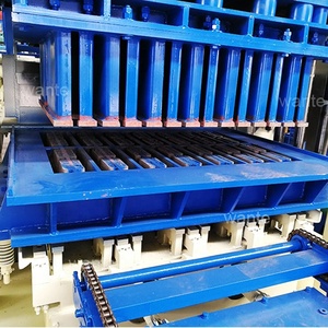 Ligne de production de blocs creux et pleins en béton, de pavés colorés et de bordures, entièrement automatique à pression hydraulique QT10-15 - Product Image 3