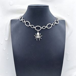 Collar con colgante de araña de acero inoxidable yunique, cadena corta unisex, cadena para clavícula con forma de insecto, acabado pulido - Product Image 4