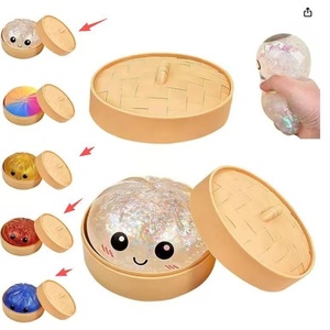 Grand jouet anti-stress en silicone en forme de visage souriant, à presser, à récupération lente, pour soulager le stress lors de fêtes et réunions de famille - Product Image 5