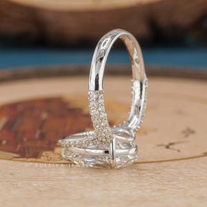 Magnifiques bagues en diamant provenant de collections de joaillerie fine, conçues pour mettre en valeur la beauté, la brillance et l'élégance de chaque diamant. - Product Image 5