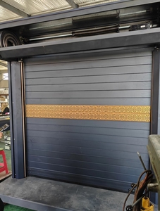 Porte de garage à enroulement rapide en alliage d'aluminium, conception à dégagement rapide, structure anti-collision, <span class=keywords><strong>action</strong></span> fluide et rapide - Product Image 1