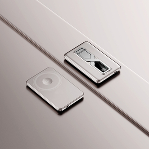 พาวเวอร์แบงค์แม่เหล็กไร้สาย 3-in-1 ขนาด 15 วัตต์ ความจุ 10,000 มิลลิแอมป์ พร้อมขาตั้งสำหรับอุปกรณ์หลากหลายชนิด - Product Image 1