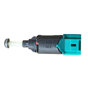 Interruptor de luz de freno y estacionamiento Peugeot 9643478880 para reemplazo y reparación, color blanco - Product Image 2