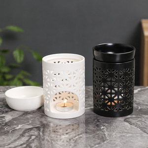 Support de bougie chauffe-plat en céramique blanche écologique fait main avec pot à bougie en porcelaine noire ajourée pour diffuseur d'huiles essentielles - Product Image 2