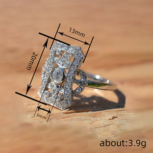 Anello in Metallo Traforato di Lusso per Donne, Elegante Gioiello da Dito alla Moda - Product Image 4