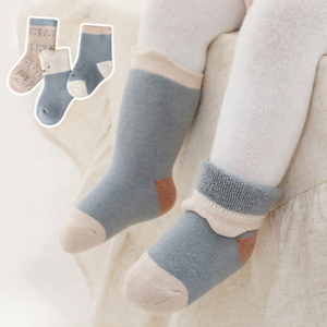 Vente en gros de nouvelles chaussettes d'hiver épaissies en éponge pour enfants 100% coton Style décontracté pour nouveau-nés tout-petits garçons filles - Product Image 3