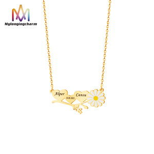 Nuovo stile regalo oro Daisy <span class=keywords><strong>collana</strong></span> in acciaio inox personalizzare <span class=keywords><strong>collana</strong></span> <span class=keywords><strong>con</strong></span> nome incidibile - Product Image 1