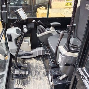 Miniexcavadora hidráulica sobre orugas CAT 305.5E usada de Japón con motor central y componentes de bomba - Product Image 4