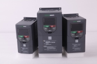 COREKEN Heavy-Duty 1.5kw 380V Contrôle vectoriel triphasé AC VFD Drive pour moteur de ventilateur Convertisseur de fréquence VFD