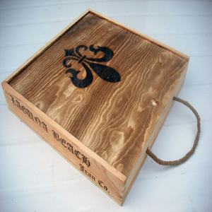 Boîte d'affichage de cadeau en bois rustique avec étui d'emballage de cadeau carré multifonction en corde à poignée pour articles divers fabriqués à partir de bois de qualité - Product Image 2