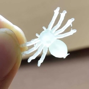 10 Pièces d'araignées artificielles luminescentes pour décorations de Noël, jouets de farces pour Halloween et fêtes d'anniversaire - Product Image 5