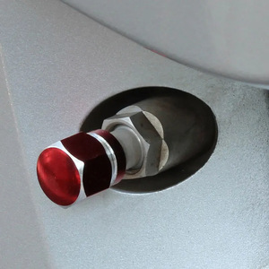 Capuchon de valve en alliage d'aluminium, grand hexagonal rouge, pour pneu de voiture, anti-fuite - Product Image 1