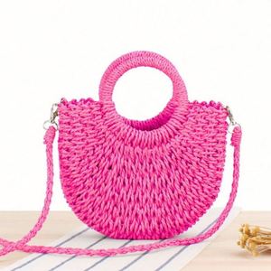 Sac bandoulière de plage demi-lune en paille tressée style ethnique avec port USB intégré pour femme – Vente en gros - Product Image 5
