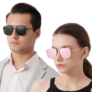 แว่นกันแดดโลหะแบบยูนิเซ็กซ์รุ่นใหม่ เลนส์ PC ป้องกันรังสียูวี 400 กรอบสีดำ แฟชั่นป้องกันแสงแดด สำหรับการเดินทาง ขับรถ และกิจกรรมกลางแจ้ง - Product Image 1