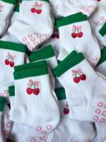 Chaussettes de sport brodées à faible MOQ, chaussettes de Pilates antidérapantes en gros, chaussettes de yoga personnalisées