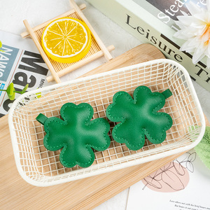 Lindo Mini Llavero de Cuero PU con Trébol Verde, Amuleto de la Suerte de Cuatro Hojas para el Día de San Patricio, Colgante para Mochila, Llavero para Coche, Regalo Popular - Product Image 5