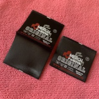 Étiquette en satin à double logo pliée au centre avec impression latérale pour vêtements, étiquette en tissu satiné brillant faite à la main avec logo principal