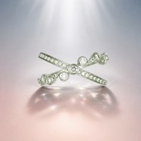 Bague croisée en or 18 carats avec diamants naturels et pierres pavées, bijou moderne et élégant pour femme, sertissage croisé délicat