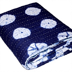 Edredón Kantha Reversible Hecho a Mano con Estampado Shibori Tie-Dye de Algodón Orgánico de Alta Calidad, Vintage, Cosido a Mano, para Invierno, Color Azul Hotel - Product Image 1