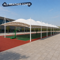 Abri sportif polyvalent à plusieurs travées, à structure en treillis à mât ondulé, imperméable, résistant aux UV, à portée libre, sur mesure