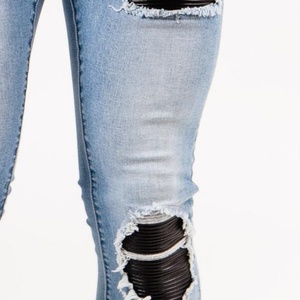 กางเกงยีนส์เดนิมสีน้ำเงินทรงสลิมฟิตแต่งหนังเทียมสีดำสไตล์ขาดๆ เซอร์ๆ สำหรับผู้ชาย แฟชั่นสุดฮิต ลดราคาพิเศษ - Product Image 2