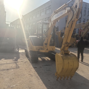 Miniexcavadora KOMATSU PC55 Usada en Buen Estado de Funcionamiento, Excavadora Pequeña de 5 Toneladas en Venta - Product Image 2