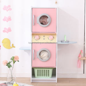 Jouet d'intérieur en bois pour enfants : Laverie miniature avec fer à repasser et panier - Couleurs pastel - Product Image 1