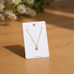 สร้อยคอจี้รูปตัว C สแตนเลสสตีล ตัวอักษร B พร้อมจี้รูปแม่กุญแจ สีทอง ขนาด 12 มม. - Product Image 2