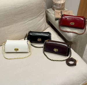 Nuova <span class=keywords><strong>Borsa</strong></span> a Tracolla Vintage <span class=keywords><strong>Bordeaux</strong></span> per Donne, Elegante <span class=keywords><strong>Borsa</strong></span> Sottobraccia in Pelle PU Lucida con Chiusura Dorata - Product Image 2