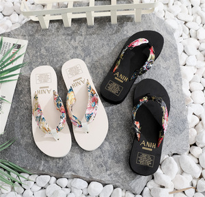 Nuovi <span class=keywords><strong>Sandali</strong></span> Bassi Casual da Esterno in PVC per l'Estate con Logo Personalizzato OEM, <span class=keywords><strong>Zeppa</strong></span> a Pantofola, Design Firmato da <span class=keywords><strong>Donna</strong></span>, Economici all'Ingrosso - Product Image 6