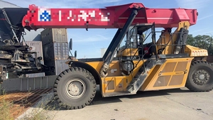 Reach Stacker SANY SRSC45V 45T d'occasion avec déplaceur latéral hydraulique, 4 roues motrices, mât à deux étages, pneus pleins/pneumatiques - Product Image 4